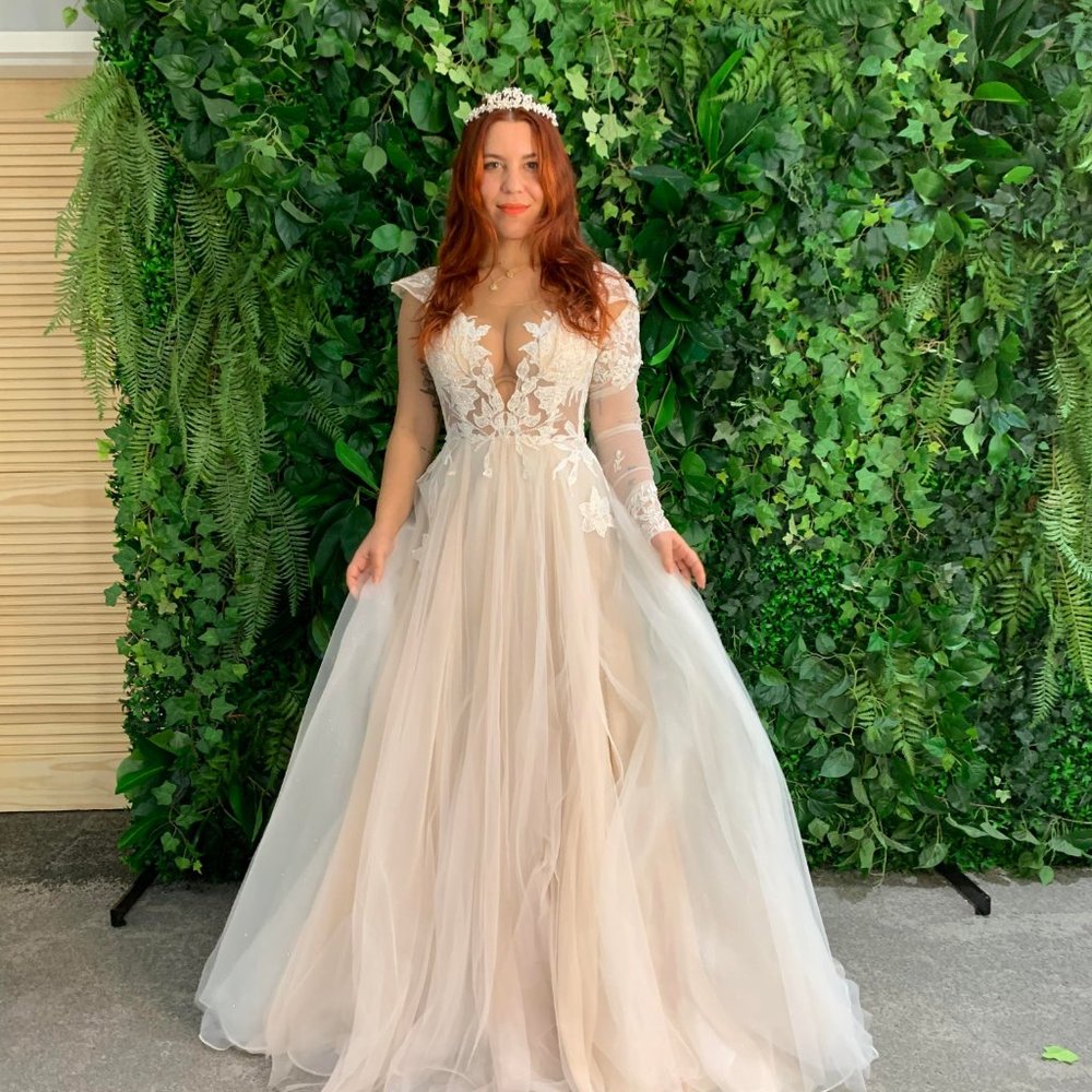 Galina Signature Cap Sleeve Wedding Dress Ivory/Cashmere size 6